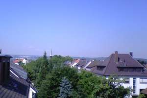 Aussichtsreiche 2-Zimmer DG-Wohnung mit großer Wohnküche  in Stuttgart-Bad Cannstatt