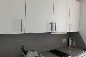 Hochparterre: Gepflegtes, möbliertes 1-Zimmer-Apartment mit Balkon, Küche und Tiefgaragenstellplatz – 60486 Gallus, Frankfurt am Main – Vorschaubild 5