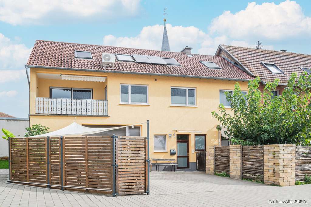 Großzügige und moderne Maisonette-Wohnung mit Stellplatz in ruhiger Lage