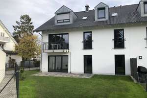 Helle wunderschöne neuwertige 2 Zimmer DG Wohnung Balkon EBK 