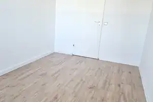 Nur wenige Stufen ins neue Wohnglück - sanierte 3 Zimmer Wohnung mit Balkon und EBK – Birkholzer Weg 8, 39128 Magdeburg – Vorschaubild 9