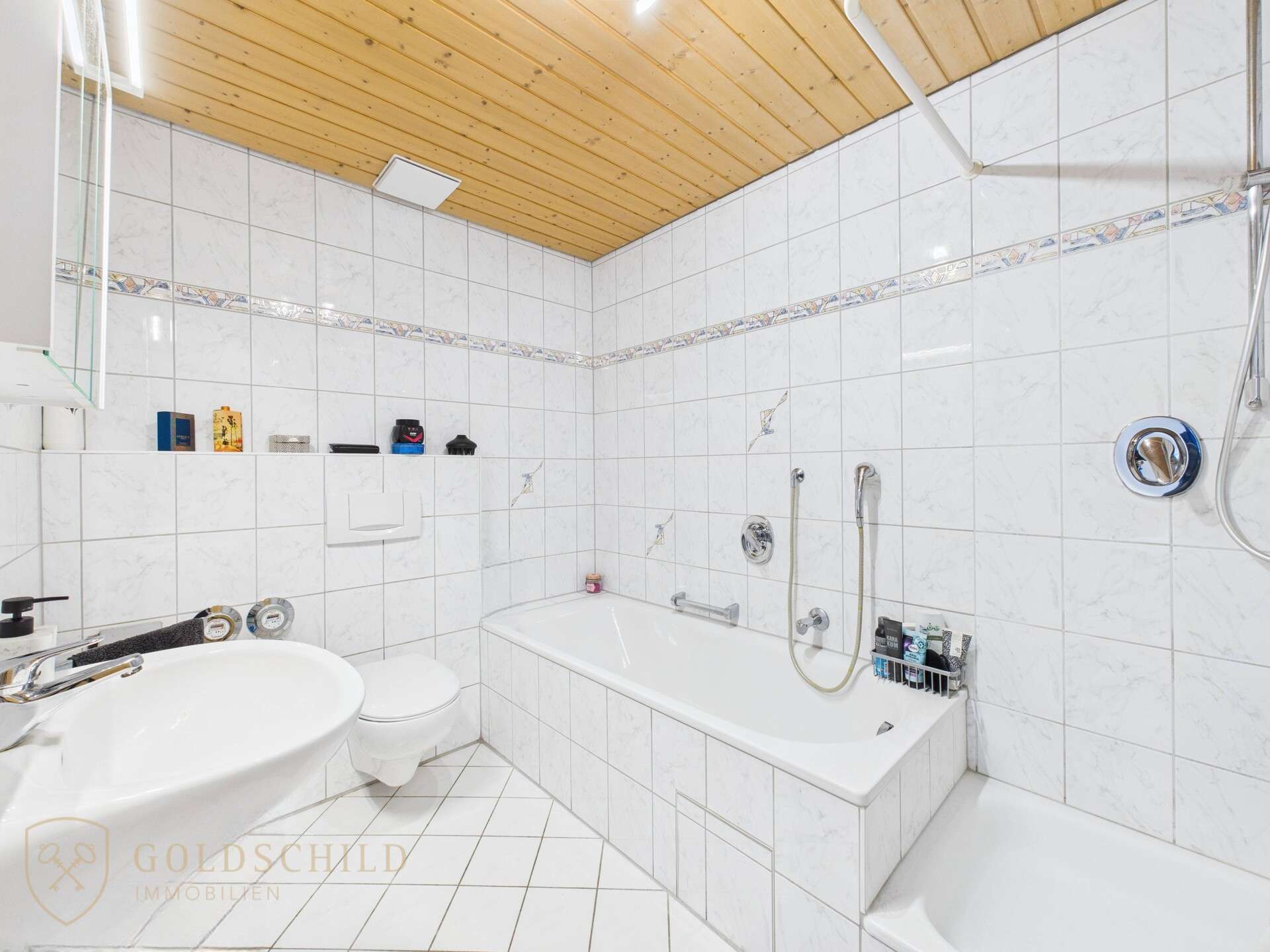 Immobilie in Oberboihingen - Lichtdurchflutetes Dachgeschoss mit Loggia – Gepflegte 2,5-Zimmer-Wohnung in ruhiger Lage - Bild 7