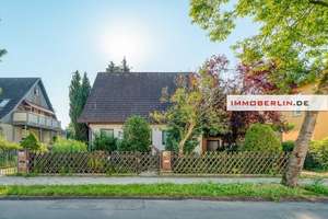 IMMOBERLIN.DE - Komfortables freistehendes Einfamilienhaus mit charmantem Ambiente – Die vollständige Adresse der Immobilie erhältst du vom Anbieter., 14167 Zehlendorf, Berlin – Vorschaubild 2