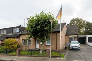 Vielseitig nutzbare Doppelhaushälfte im beliebten Oberhausen-Schmachtendorf – Die vollständige Adresse der Immobilie erhältst du vom Anbieter., 46147 Holten, Oberhausen – Vorschaubild 2