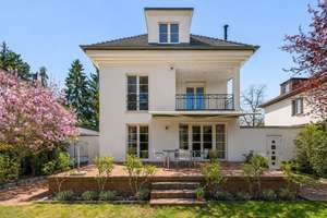 Design trifft Altbau-Charme: 
Exklusive Villa mit Galerie & Kamin in Lichterfelde