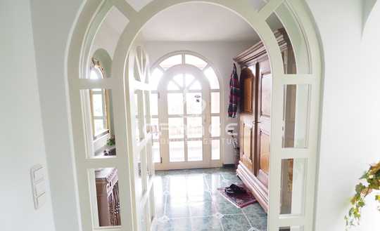 *** Top gepflegte Villa mit Charme – Wohnen mit Pool 
                    in Pliezhausen ***