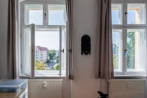 No Broker Fee: Light-Flooded 1-Room Apartment with Park View — Prenzlauer Berg (Nord) – Die vollständige Adresse der Immobilie erhältst du vom Anbieter., 10439 Prenzlauer Berg, Berlin – Vorschaubild 2