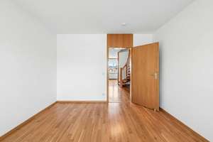 STILVOLLE 4 ZIMMER MAISONETTEWOHNUNG MIT DACHTERASSE – Die vollständige Adresse der Immobilie erhältst du vom Anbieter., 81739 Altperlach, München – Vorschaubild 3