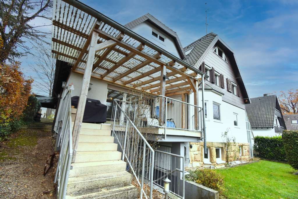 Immobilie in Waldenbuch - **Waldenbuch: 9-Zimmer-Haus mit Garten und Carport** - Bild 0