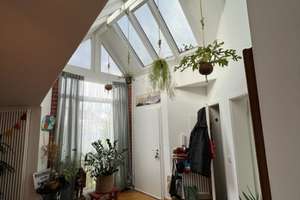 Lebendiges Wohnen in Saarbrücken: 2-Zimmer-Dachgeschosswohnung mit Balkon – Neugäßchen 20, 66111 St. Johann, Saarbrücken – Vorschaubild 3