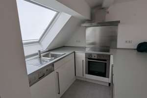 3,5 Zimmer Lichtdurchflutete Dachgeschoss Wohnung – Die vollständige Adresse der Immobilie erhältst du vom Anbieter., 70176 Rosenberg, Stuttgart – Vorschaubild 4