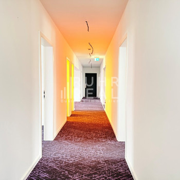 Zeitnah beziehbar | CAT7-Glasfaser | Eigene Stellplätze | Neubau 