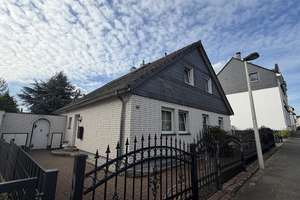 Wohnen im Grünen – Einfamilienhaus mit Sauna, Teich und traumhaftem Garten – Die vollständige Adresse der Immobilie erhältst du vom Anbieter., 42719 Wald, Solingen – Vorschaubild 2