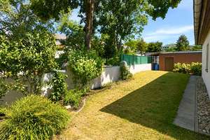 Zentral & ruhig: Barrierearmer Bungalow mit Wintergarten, Garten und 2 Garagen – Die vollständige Adresse der Immobilie erhältst du vom Anbieter., 46045 Altstadt-Süd, Oberhausen – Vorschaubild 3