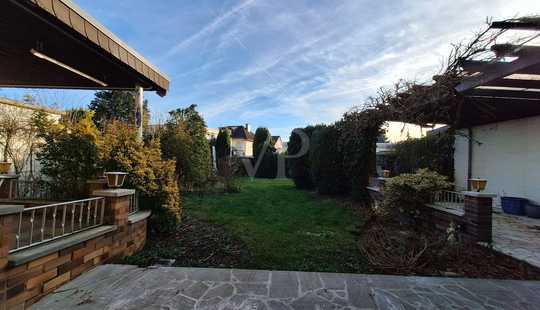 Bild von VON POLL - FRIEDRICHSDORF:
Einfamilienhaus mit vielen Möglichkeiten