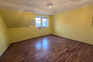 * Sehr gepflegtes Haus * Geräumige 2 Zi. im DG * EBK  * Fußbodenheizung * mietfrei * großes Bad * – Marienberger Str. 11, 9125 Altchemnitz, Chemnitz – Vorschaubild 3