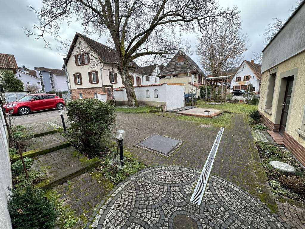 Immobilie in Bad Bergzabern - Wohnhaus mit Gewerbeeinheit und 3 Wohnungen - 4 Stellplätze 2 Garagen - Bild 3