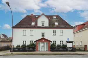 Renditeobjekt: Wohn- und Geschäftshaus mit 6 WE und Gewerbe! Top-Potenzial in Bergen auf Rügen! – Rügen (Kreis) – Vorschaubild 1