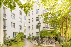 Endlich gefunden, traumhafte Altbauwohnung mit Balkon im  bayrischen Viertel in Wilmersdorf – Die vollständige Adresse der Immobilie erhältst du vom Anbieter., 10717 Wilmersdorf, Berlin – Vorschaubild 2