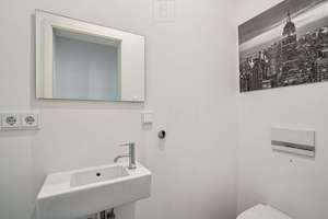 Ruhige Seitenstraße, zentrale Lage – 3 Zimmer mit großer Terrasse in der Maxvorstadt – Die vollständige Adresse der Immobilie erhältst du vom Anbieter., 80335 Sankt Benno, München – Vorschaubild 13