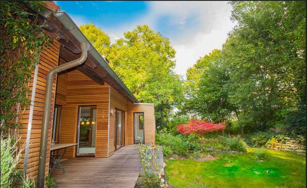 Immobilie in Heretsried - Modernisiertes EFH mit 1.034 m² Garten, PV-Anlage, Wärmepumpe & Wellnessbad – provisionsfrei - Bild 1