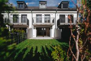 Exklusives Wohnerlebnis in Mering – Luxuriöses Reihen-Mittelhaus mit Stil, Technik & Lagevorteil – Herbststr. 7b, 86415 Mering – Vorschaubild 1