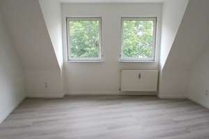 Renovierte 2,5-Zimmer-Wohnung mit Dachterrasse und ausgebauter Abstellfläche in der Dachspitze – 63067 Messehalle, Offenbach am Main – Vorschaubild 2