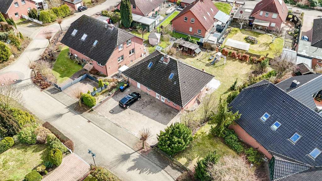 Immobilie in Bad Bodenteich - Natur pur vor der Tür – Einfamilienhaus mit Garten, Kamin und Loggia - Bild 1