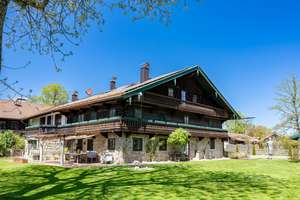Traditionsreiches Bauernhaus 1618 mit Alpenblick – liebevoll modernisiert im Chiemgau – Die vollständige Adresse der Immobilie erhältst du vom Anbieter., 83104 Tuntenhausen – Vorschaubild 1