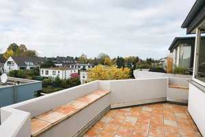 Lichtdurchflutete Dachgeschosswohnung bereit zum Einzug mit Balkon in Köln Junkersdorf – Köln – Vorschaubild 5