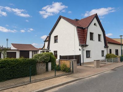 Großzügiges Familienanwesen mit Pool in ruhiger Lage vor den Toren Berlins