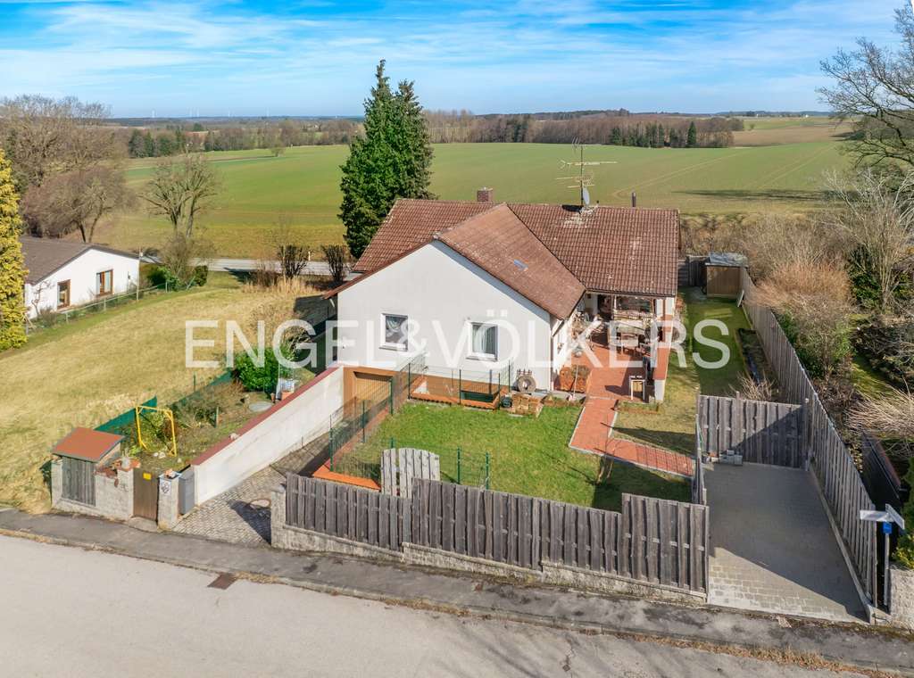 Immobilie in Mittelstetten - Idyll im Grünen: Bungalow mit Potenzial und Weitblick - Bild 0