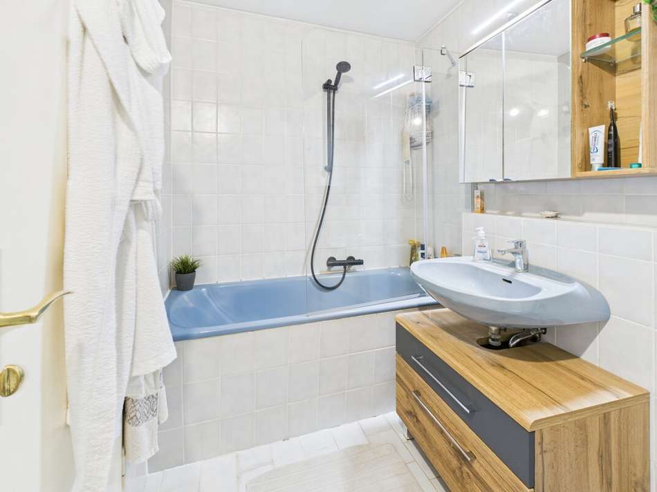 Badezimmer mit Badewanne