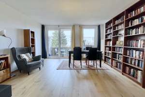 Grüner Blick, ruhige Lage, Westbalkon: Stilvolle 3 Zimmer Wohnung mit Parkett & Aufzug in Victorias