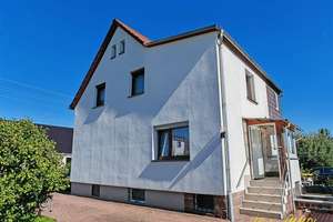 Liebliche Doppelhaushälfte mit Garten und Garage in ruhiger Lage! – Die vollständige Adresse der Immobilie erhältst du vom Anbieter., 9661 Hainichen – Vorschaubild 2