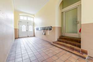 Historisches Mehrfamilienhaus mit Entwicklungspotenzial – Vollvermietetes Zinshaus in zentraler Lage – Die vollständige Adresse der Immobilie erhältst du vom Anbieter., 76131 Oststadt, Karlsruhe – Vorschaubild 3