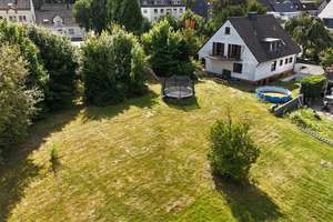 Freistehendes Zweifamilienhaus mit viel Potenzial!