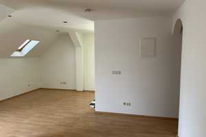 Gemütliche DG-Wohnung mit Einbauküche und Balkon ! Garage für Ihren PKW !! – Chemnitztalstraße 117, 9114 Chemnitz – Vorschaubild 6