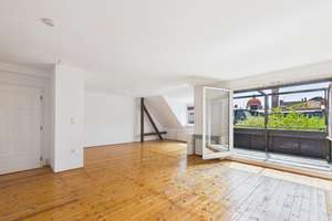 Absolute Rarität I Dachgeschossjuwel mit Terrasse & Blick auf St. Ursula in Bestlage von Schwabing