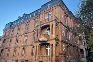 Helle 2-Zimmer-Dachgeschosswohnung in stilvoller Altbauvilla in Wiesbaden