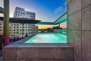 Exklusive Penthousewohnung mit hochwertiger Vollmöblierung und Schwimmbad auf dem Dach
