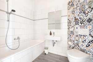 Helmholtzkiez: Lichtdurchfluteter 4-Zimmer Altbau, 4. OG, Lift, große Terrasse & 2 Balkone, 2 Bäder – Schönhauser Allee 52, 10437 Prenzlauer Berg, Berlin – Vorschaubild 18