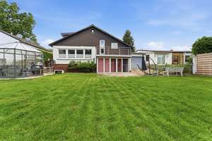 Großzügiges Ein-Zweifamilienhaus mit Garten in Horn.