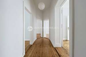 *4-Zimmer-Altbauwohnung mit Balkon, Stuck, Parkett und Einbauküche* – Knesebeckstr. 4, 10623 Charlottenburg, Berlin – Vorschaubild 17