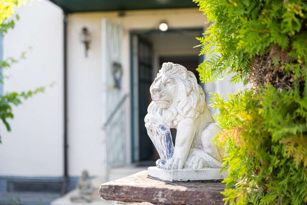 Immobilie in Gräfelfing - MÜNCHNER IG: Charmantes Zweifamilienhaus mit Blick ins Grüne – Ideal für Familien oder Investment! - Bild 2