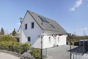 Provisionsfrei: 6-jähriges, freistehendes Einfamilienhaus in grüner Umgebung   – Die vollständige Adresse der Immobilie erhältst du vom Anbieter., 14641 Nauen – Vorschaubild 1
