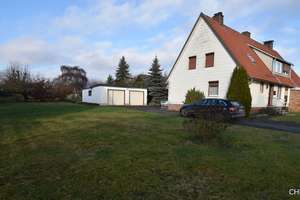 Gemütliches Einfamilienhaus mit Doppelgarage und ebenerdigem Grundstück im Klosterort Walkenried – Die vollständige Adresse der Immobilie erhältst du vom Anbieter., 37445 Walkenried – Vorschaubild 1