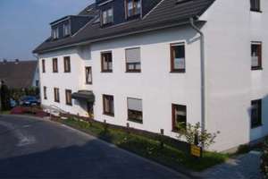 Wohnen am Landschaftsschutzgebiet in Remscheid Lüttringhausen: 3 Zimmer. KDB, Balkon, Garage – 42899 Stursberg, Remscheid – Vorschaubild 2