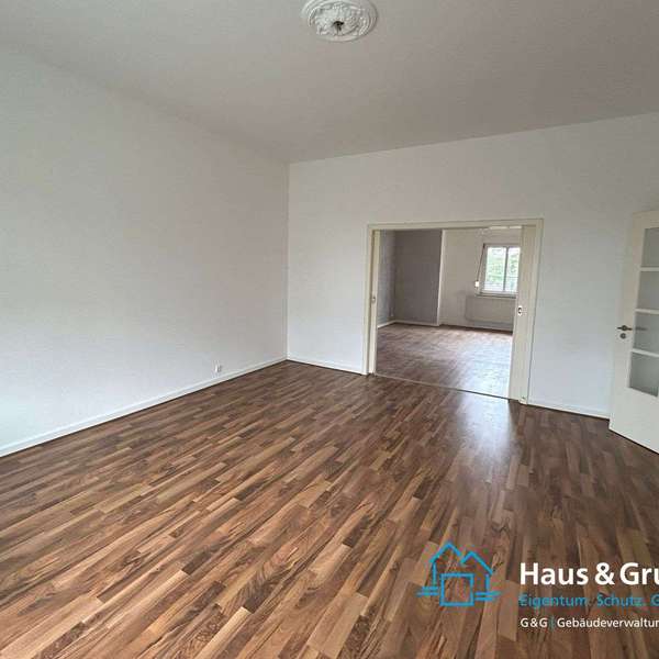 *** sehr schöne und große Altbau-3 Zimmer-Wohnung mit Balkon und Garage, Soers ***