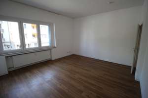 RENOVIERTE KOMFORTWHG. SANIERTES DUSCHBAD BALKON GARAGE MÖGL. 1.OG MODERNE BÖDEN OBERBILK/ELLERSTR. – Ellerstraße 139, 40227 Oberbilk, Düsseldorf – Vorschaubild 3